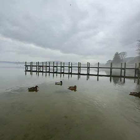 Cosy Lakeland Flat Between & Windermere 아파트