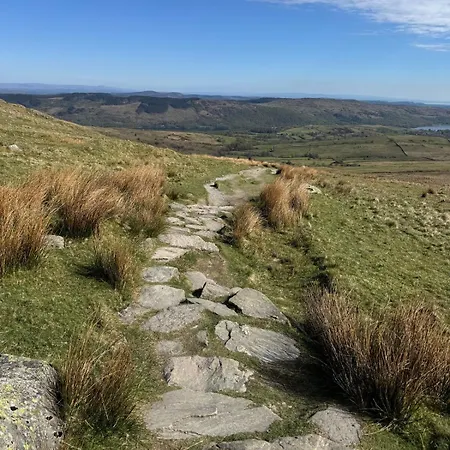 Cosy Lakeland Flat Between & Windermere